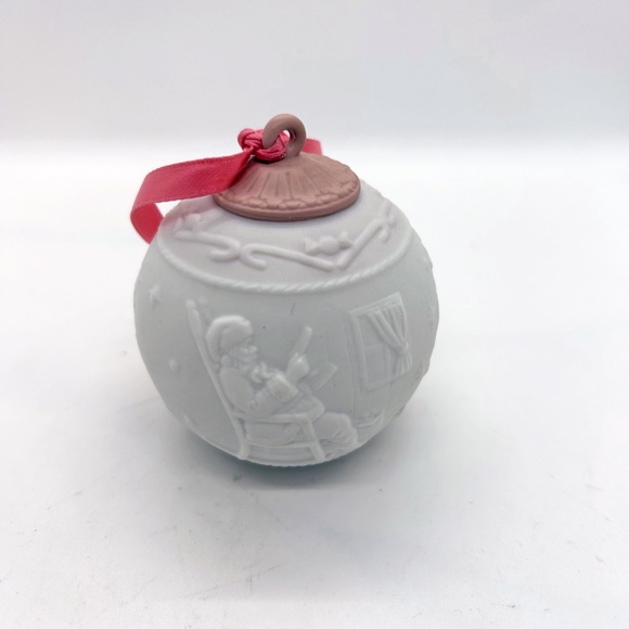 Vintage 1995 Lladro Porcelain Christmas Tree Ornament. Santa's Journey - Picture 3 of 6